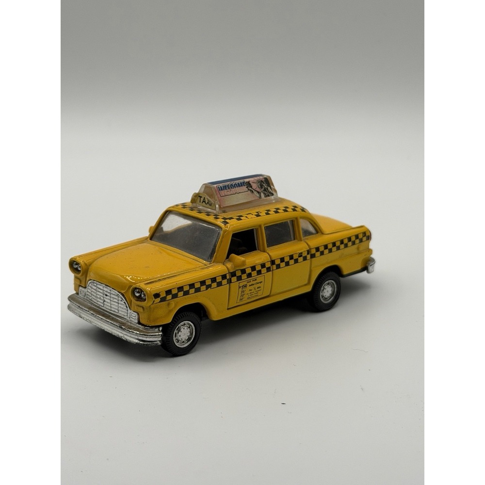 Showcast Classic Checkered Yellow Cab NYC Taxi 1/43 Scale Diecast Passenger Car‎